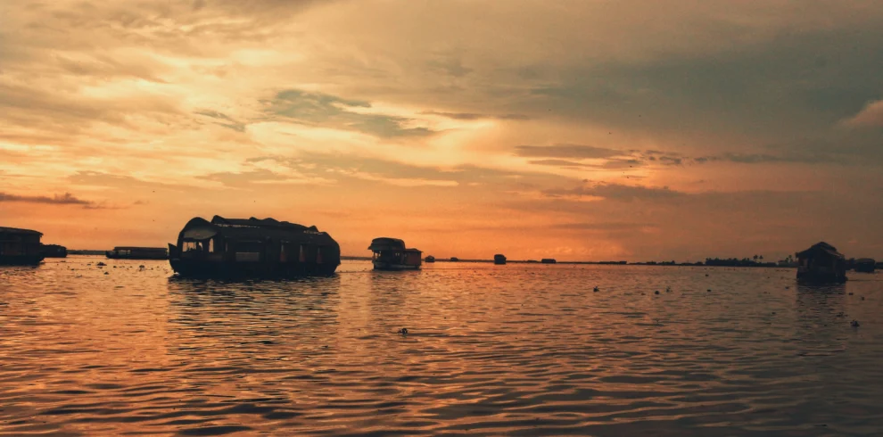 5_days_4_nights_serene_keralam_travelsthan (3)